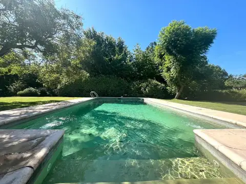 Casa Ayres del Pilar GRAN TERRENO jardin unico