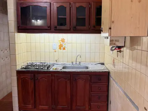 Casa 4 ambientes con 1 baño