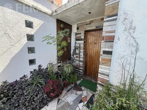 Depto Tipo Casa en Venta 50 años