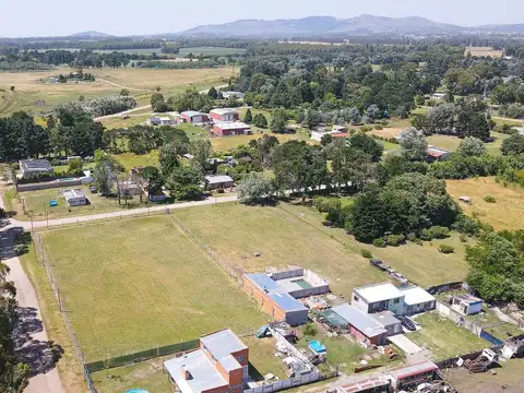 GRAN LOTE en esquina Villa Leonor