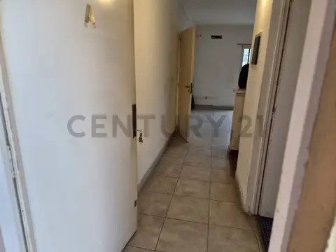 Venta departamento dos ambientes, al frente acepta permutas.