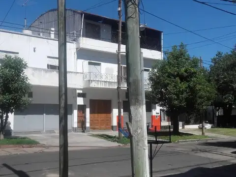 PH PLANTA ALTA 4 AMB CON DEPOSITO/ LOCAL