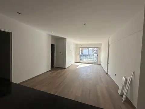 Venta departamento 2 dormitorios con patio, cochera. Zona Lourdes!!