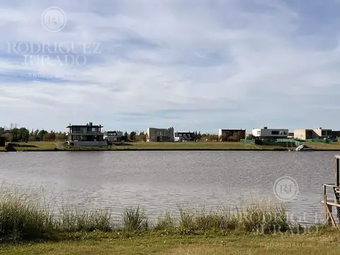 Lote En Venta Al Rio En El Naudir - Aguas Privadas