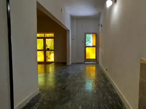 VENTA CASA DE 2 DORMITORIOS CON COCHERA - BARRIO ARROYITO