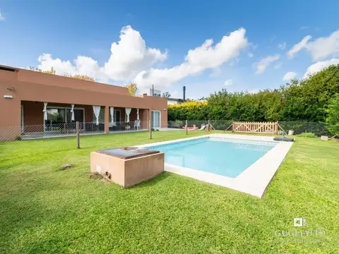 Casa 4 ambientes con 3 baños