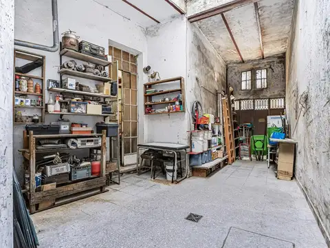 Casa 8 ambientes con 3 baños