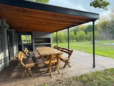 Casa en Alquiler con 3 cocheras