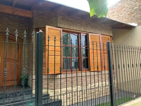 juan del Favero  Mz I  Casa 100