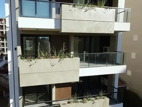 Pola 100, Piso 1