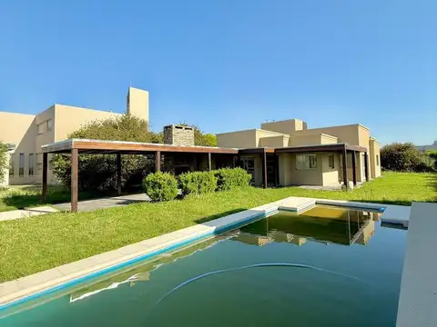 Casa OPORTUNIDAD EN PUERTO ROLDAN