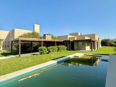 Casa OPORTUNIDAD EN PUERTO ROLDAN