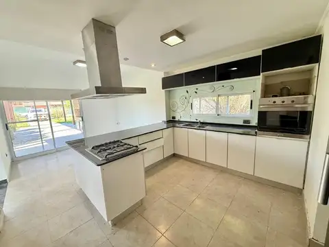 Casa en Venta en Puerto Roldan, USD 260.000