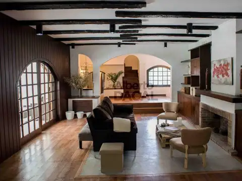 Casa 12 ambientes con 5 baños