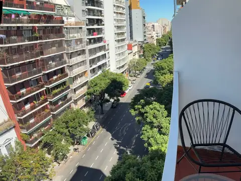 2 AMBIENTES AL FRENTE CON BALCON VISTA ABIERTA PISO ALTO