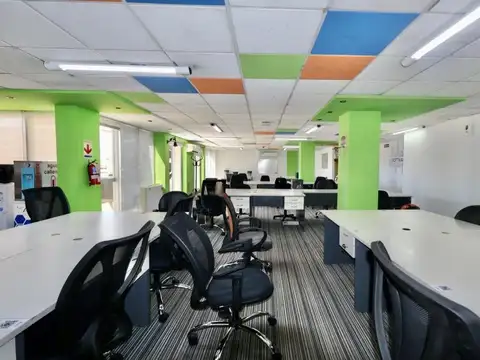 Oficina 6 ambientes con 4 baños