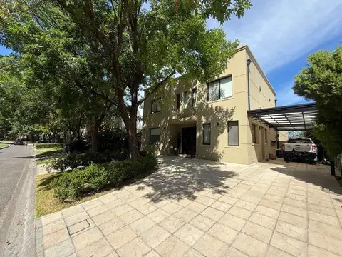 Casa 5 ambientes en venta, Santa maria de los oliv