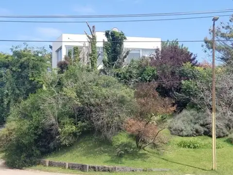Terreno en venta en Valeria Del Mar hermosa esquina a 3 cuadras del mar y 1 de la entrada a Cariló.