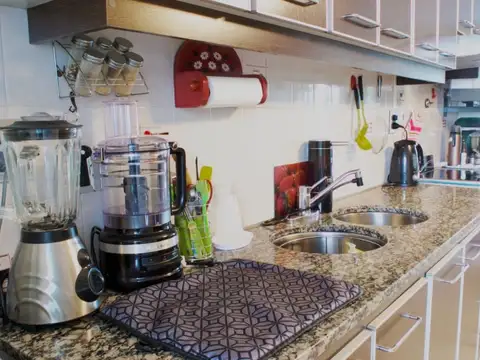 VENTA CASAS 3 AMB./QUINCHO/PISCINA/COCHERA QUILMES