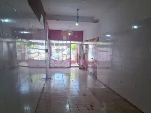 Local sobre Avenida Constitucion en el mejor punto comercial