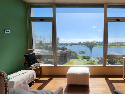 CASA EN VENTA EN BARRIO LOS TRONCOS A LA LAGUNA