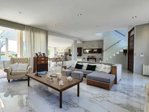 Casa en Venta de 5 dormitorios
