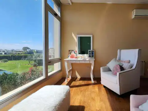 Casa en Venta con 5 cocheras