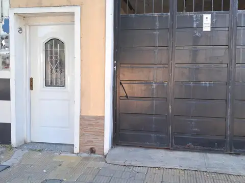 PH. contrafrente- 2 ambientes con patio