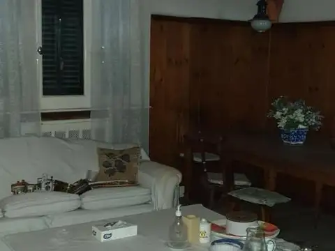 CASONA SOBRE 3.267 MTS EN EL CENTRO DE MONTE GRANDE 