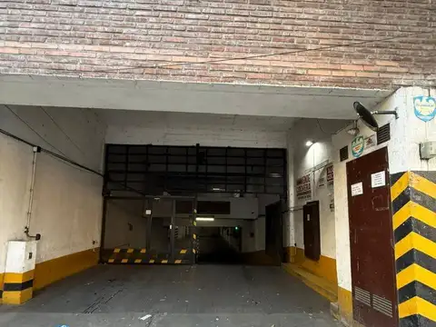 amplia cochera en Venta