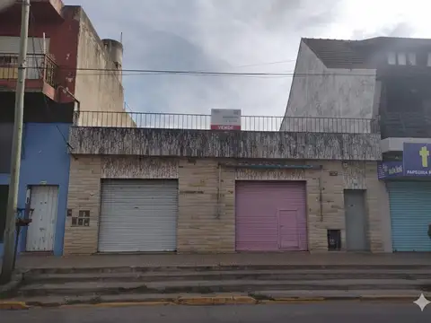 Casa y 2 locales al frente William Morris, Hurlingham.