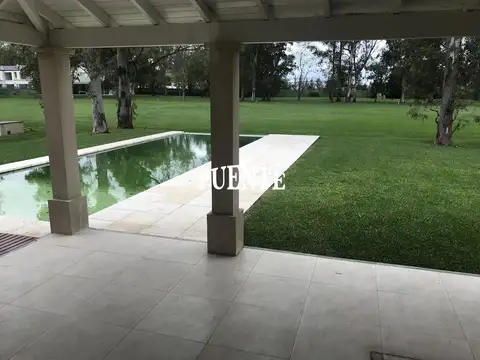 Casa 6 ambientes con 4 baños