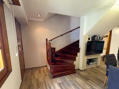 Depto Tipo Casa en Venta con 1 cocheras