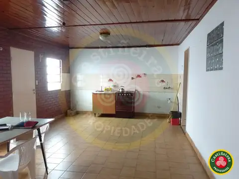 CASA sobre LOTE de 10 X 45,59 = 432.45 m2 - Zona APTA COMERCIAL/ PROFESIONAL - Muy buena ubicación !