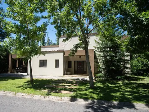 Casa en Alquiler de 3 dormitorios