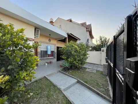 VENTA CASA 4 AMB VARELA- COCHERA Y PATIO