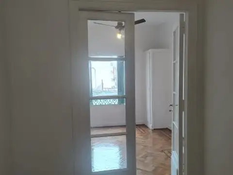 Monserrat, Solís 300, $ 600,000 + expensas Setp 2026 ($153,000)+ servicios. 09-10-26   SIN AM...