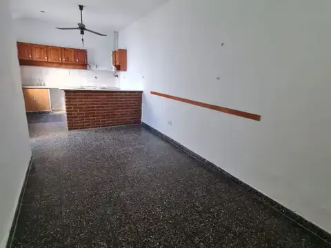 ALQUILER DE CASA 3 AMB. C/TERRAZA EN CIUDAD MADERO. 