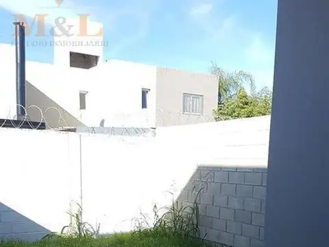 Casa en Alquiler con 1 cochera