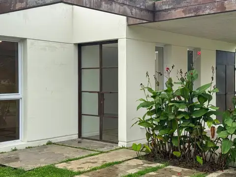 Casa 5 ambientes con 4 baños