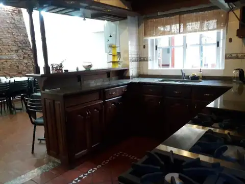 Casa 5 ambientes con 3 baños