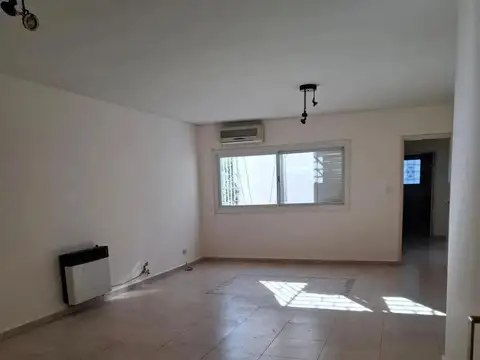 Avenida Pedro Molina e/ 25 de Mayo y Lemos