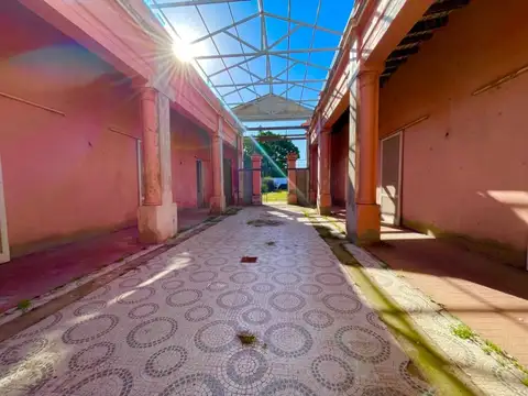 Casa 10 ambientes con 4 baños