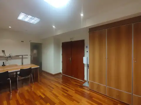 VENDO OFICINA DE 50 M2 EN EXCELENTE ESTADO. BARRIO NORTE