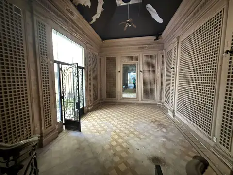 Residencia señorial de categoría en el centro – Ideal institución o uso corporativo