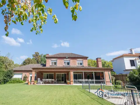Casa en Martindale C.C