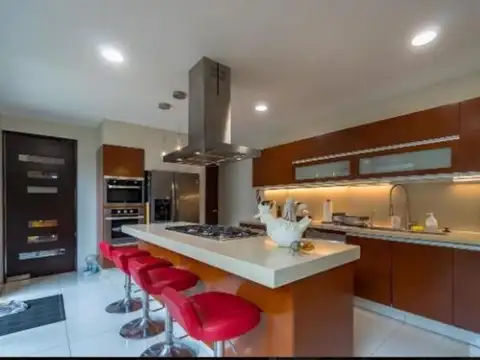 Casa de 4 Amb con Vista a la Laguna en Barrio Sta Rita