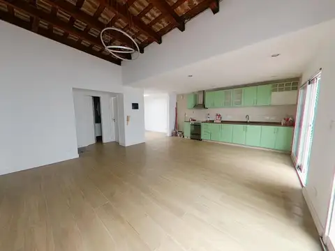 Casa en Alquiler con 1 cochera