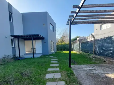 Casa - Venta - Argentina, Villa Elisa - Calle 14 bis 