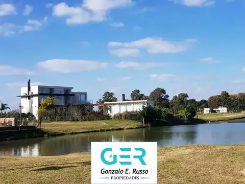 Venta Lote A La Laguna En La Providencia Lakes 3 - Canning